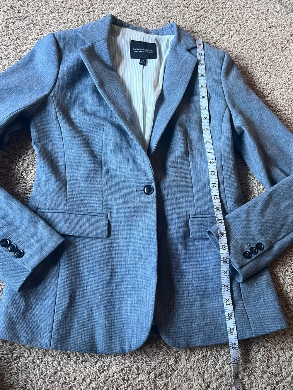 Banana republic blue and white denim look blazer - perfect for spring / summer - Picture 3 of 5